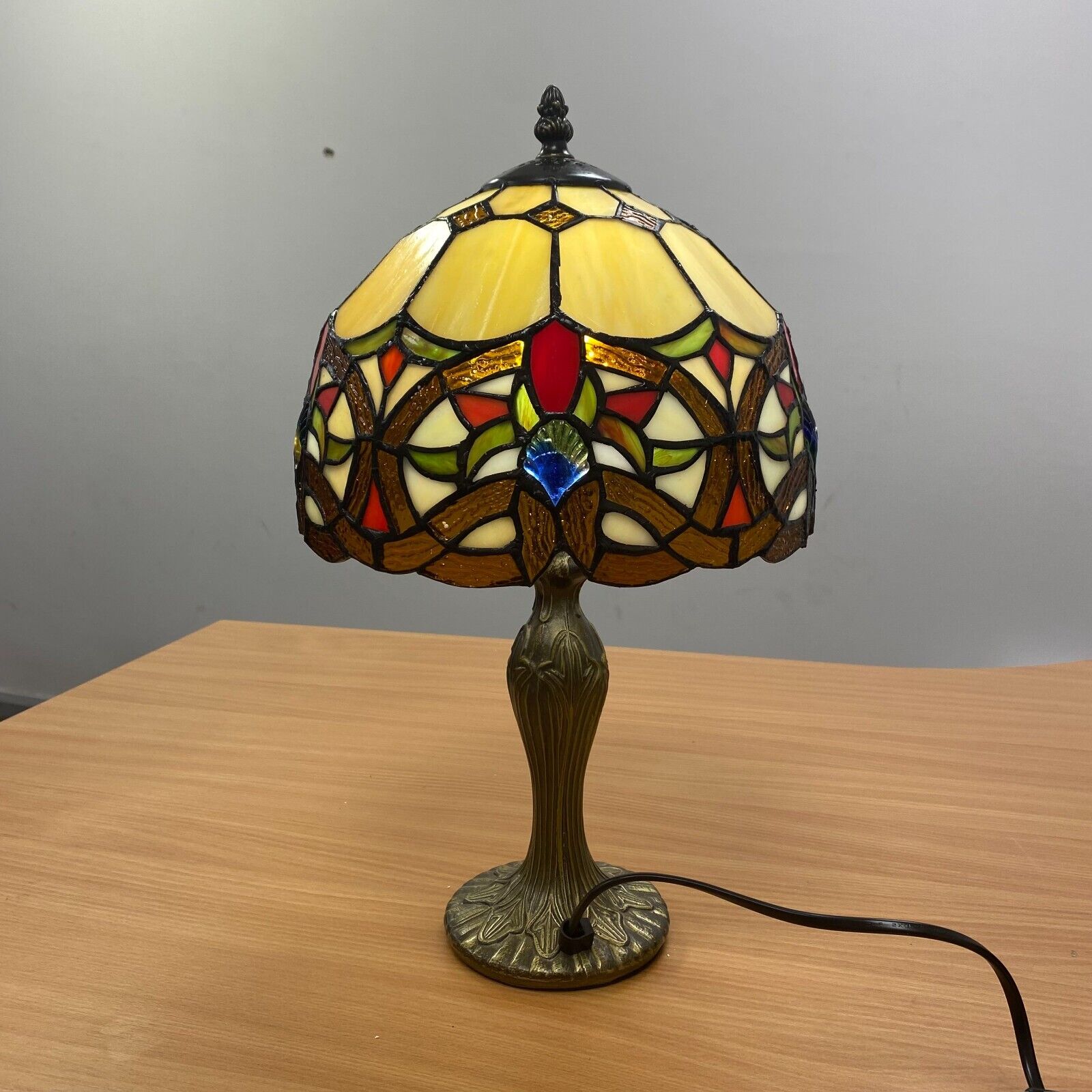 Tiffany Style Table Lamp Handcrafted Art Bedside Light Desk Lamps Stained Glass