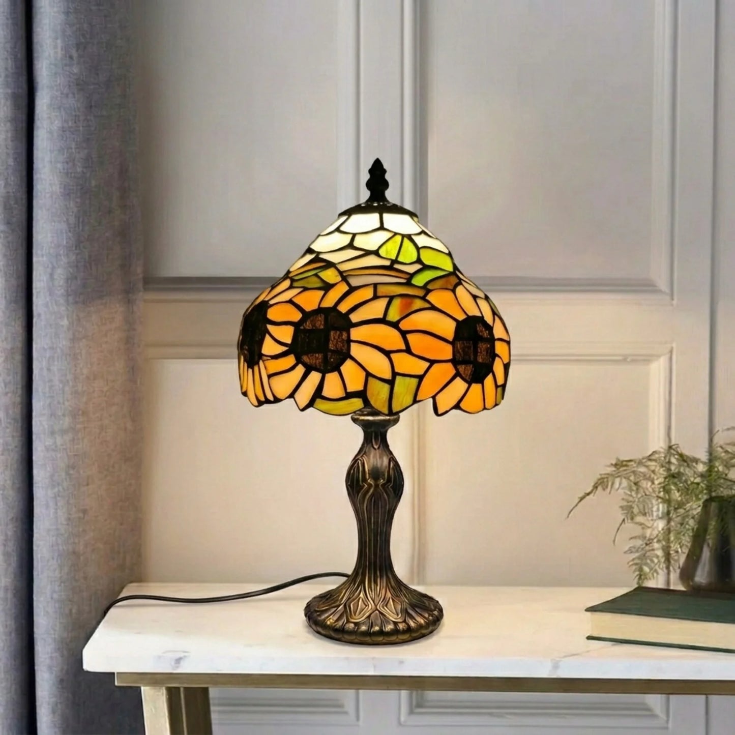 Sunflower Design Tiffany Style Stained Glass 8 Inch Table Lamp